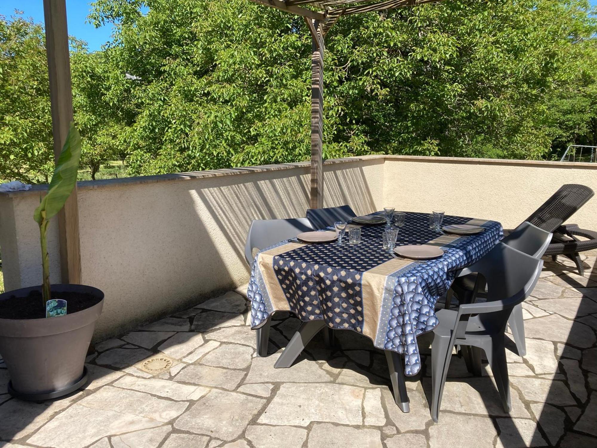 Gite Les Cles Des Champs Cote Jardin Lacave  Экстерьер фото